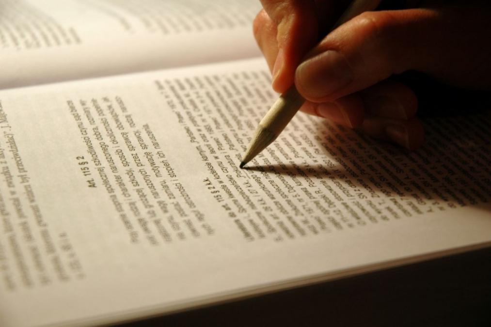 Vad är några vanliga fallgropar att undvika när man skriver en bok recension?